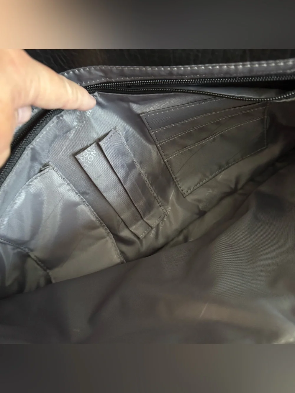 Kenneth Cole Reaction Black Genuine Leather Laptop Messenger Briefcase